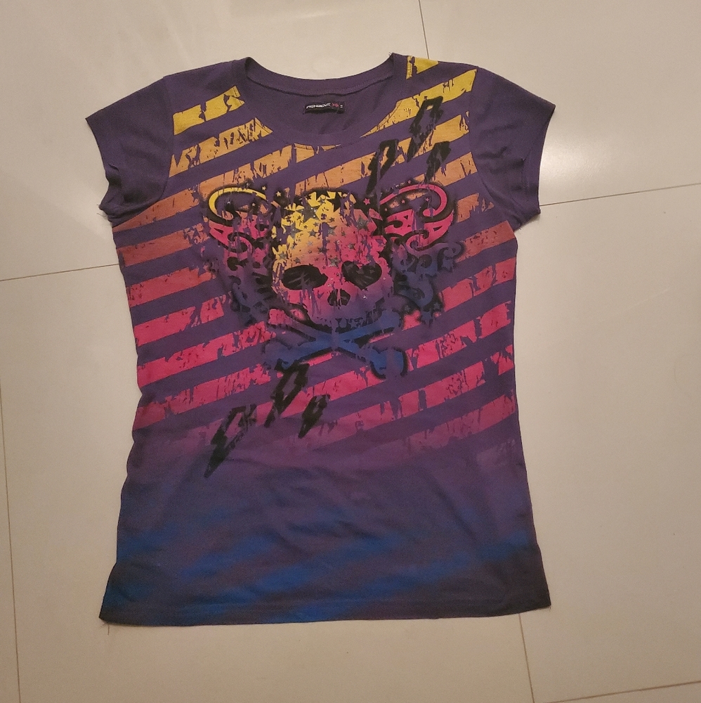 Purple t shirt with skull pattern